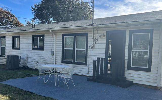 5025 Stephanie Drive, Haltom City, TX 76117