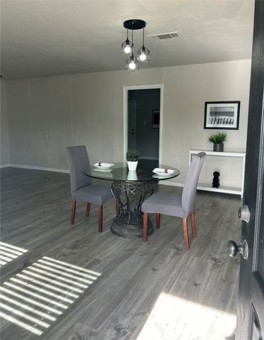 5025 Stephanie Drive, Haltom City, TX 76117