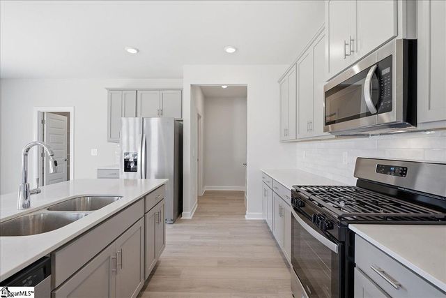 923 Rising Oak Court, Spartanburg, SC 29301