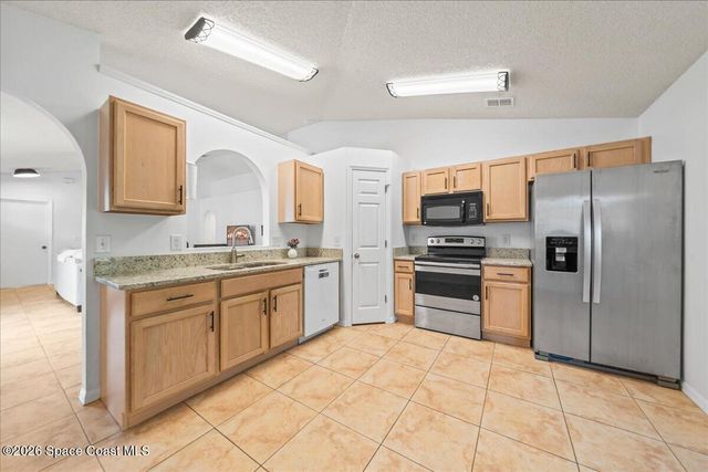 2237 Redwood Circle, Palm Bay, FL 32905