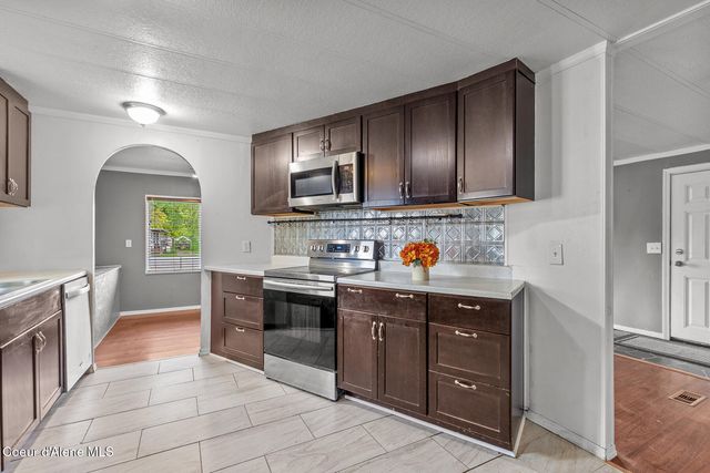 311 N Main St, Kootenai, ID 83840