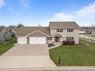 1601 POND VIEW COURT, Neenah, WI 54956