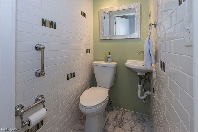 1383 Delia Avenue, Akron, OH 44320