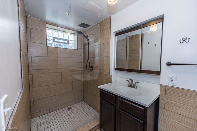 1383 Delia Avenue, Akron, OH 44320