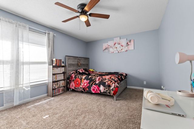 1571 Barrett Dr, Clarksville, TN 37043