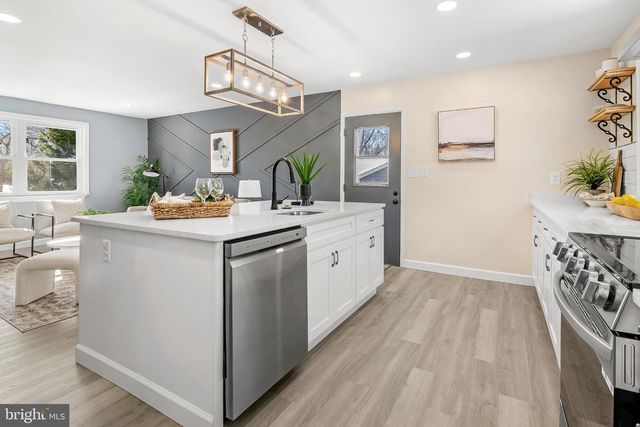 1402 VALLEY CREEK RD, Severn, MD 21144