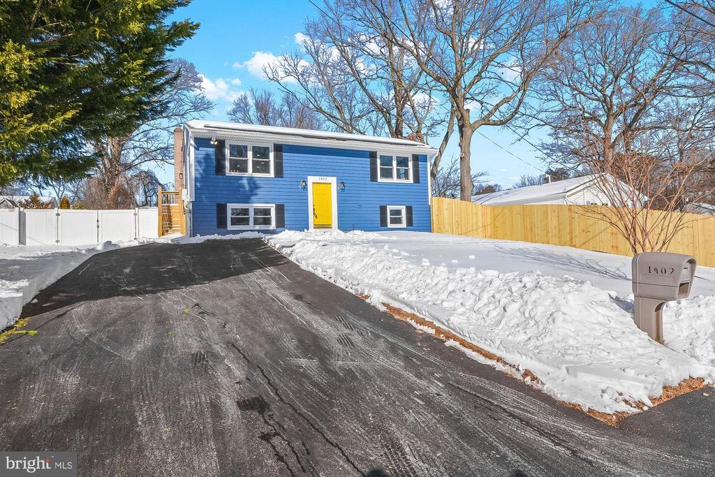 Image 1 of property listing at 1402 VALLEY CREEK RD, Severn, MD 21144