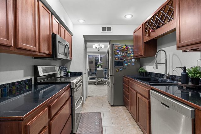 677 Cimarron Trail 677, Irving, TX 75063
