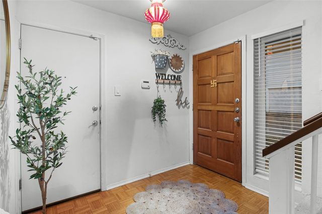 677 Cimarron Trail 677, Irving, TX 75063