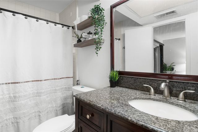 677 Cimarron Trail 677, Irving, TX 75063
