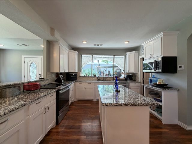 7024 Red Bud Lane, Fort Worth, TX 76135