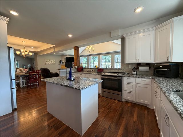 7024 Red Bud Lane, Fort Worth, TX 76135
