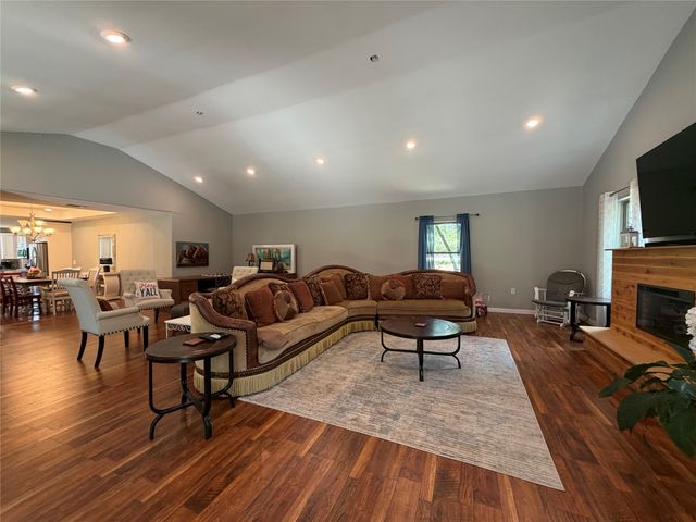7024 Red Bud Lane, Fort Worth, TX 76135