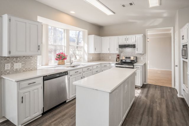 1803 Haydenbend Circle, Grapevine, TX 76051