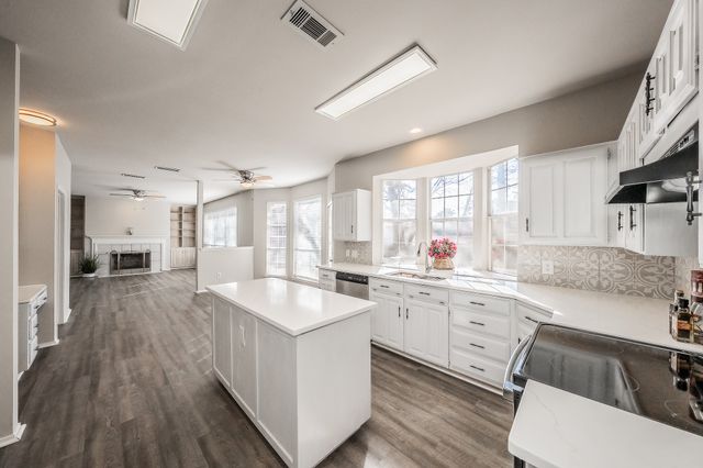 1803 Haydenbend Circle, Grapevine, TX 76051