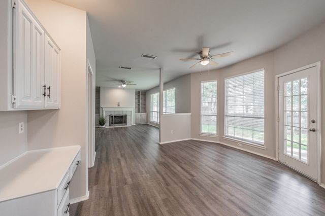 1803 Haydenbend Circle, Grapevine, TX 76051