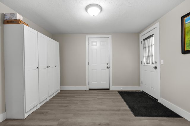 2496 W B Avenue, Plainwell, MI 49080