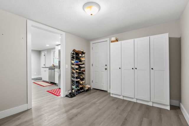 2496 W B Avenue, Plainwell, MI 49080