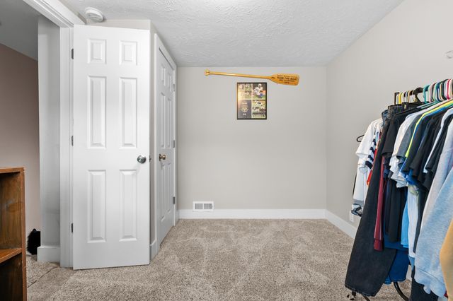 2496 W B Avenue, Plainwell, MI 49080