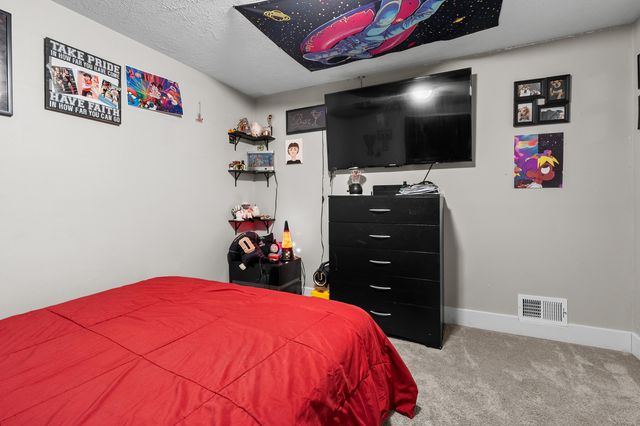 2496 W B Avenue, Plainwell, MI 49080