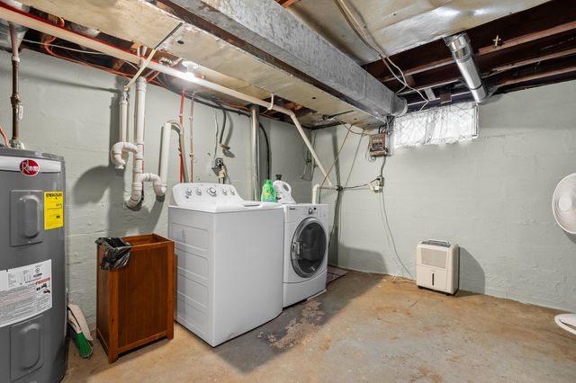 2496 W B Avenue, Plainwell, MI 49080