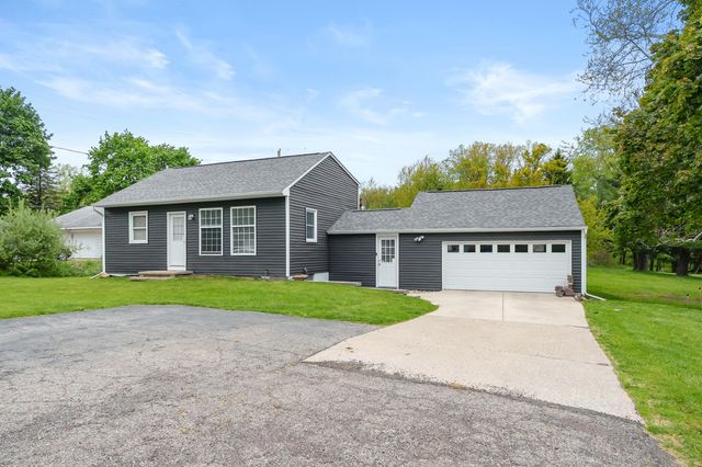 2496 W B Avenue, Plainwell, MI 49080