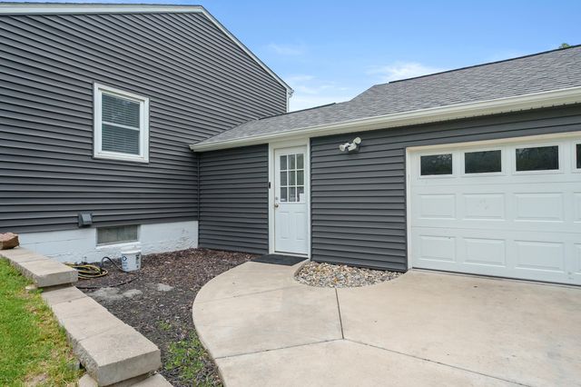 2496 W B Avenue, Plainwell, MI 49080