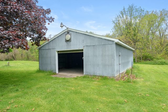 2496 W B Avenue, Plainwell, MI 49080