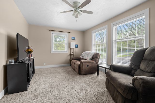2496 W B Avenue, Plainwell, MI 49080