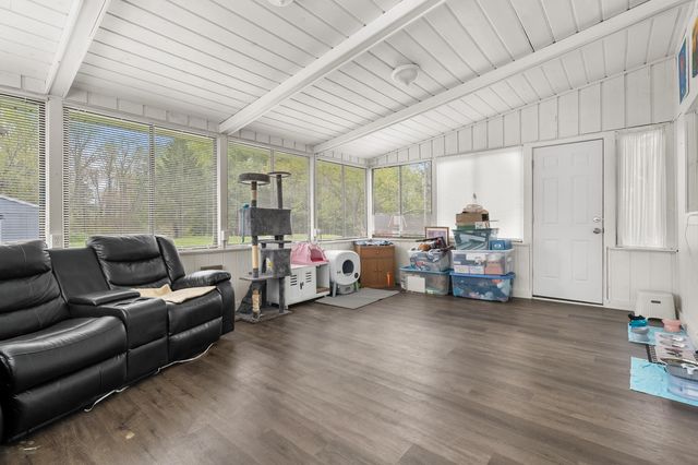 2496 W B Avenue, Plainwell, MI 49080
