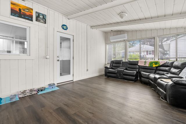 2496 W B Avenue, Plainwell, MI 49080
