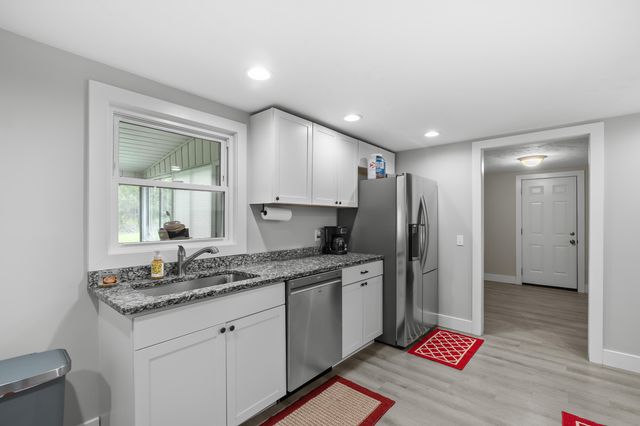 2496 W B Avenue, Plainwell, MI 49080