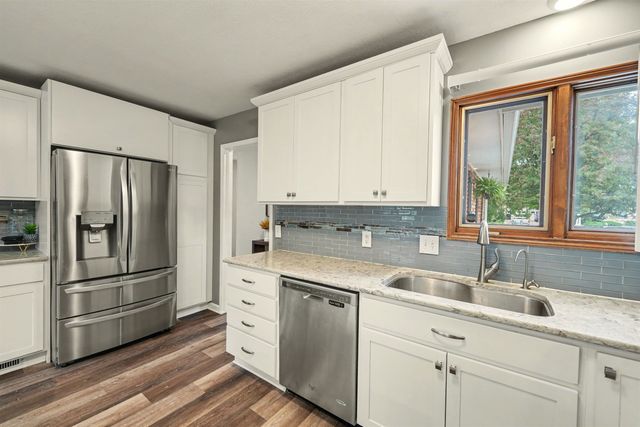 543 Crestwood Rd, Salina, KS 67401