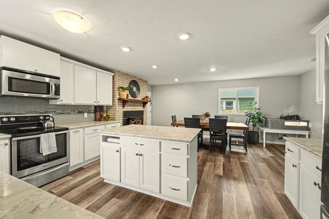 543 Crestwood Rd, Salina, KS 67401