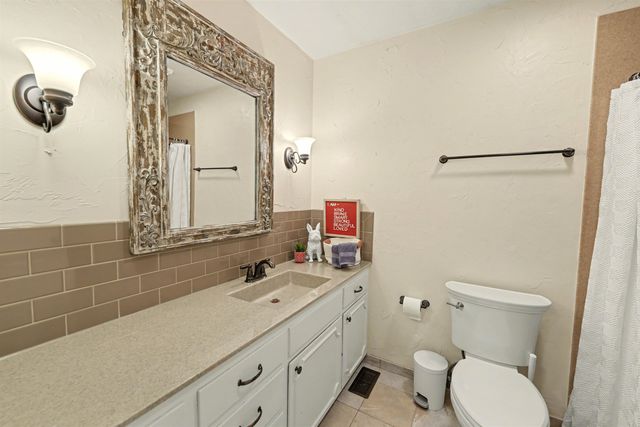 543 Crestwood Rd, Salina, KS 67401