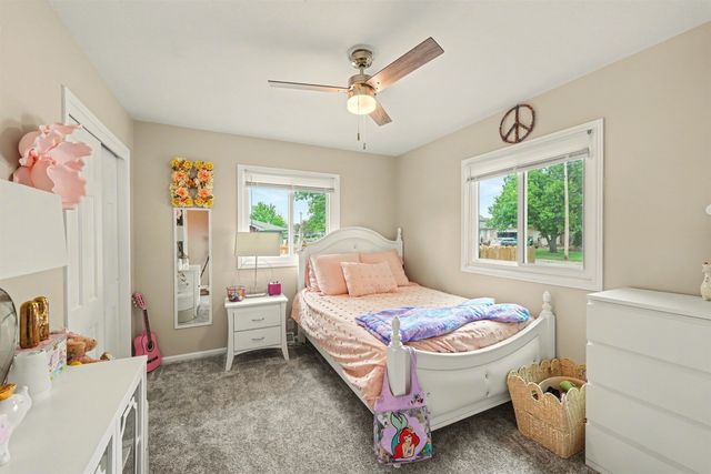 543 Crestwood Rd, Salina, KS 67401