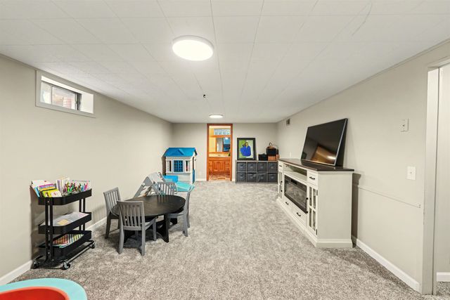 543 Crestwood Rd, Salina, KS 67401