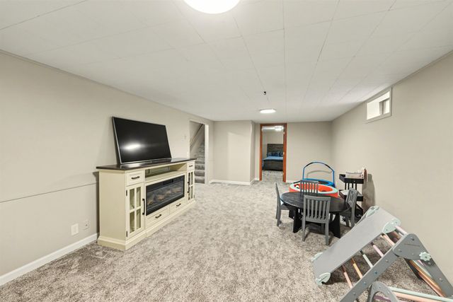 543 Crestwood Rd, Salina, KS 67401