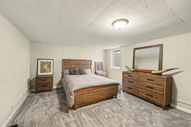 543 Crestwood Rd, Salina, KS 67401