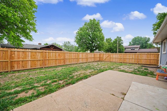 543 Crestwood Rd, Salina, KS 67401