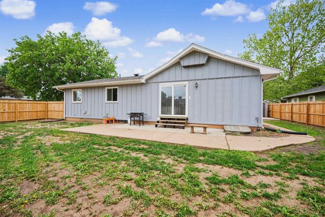 543 Crestwood Rd, Salina, KS 67401