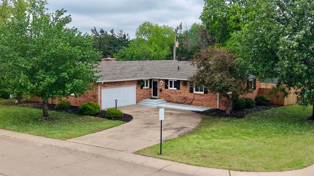 543 Crestwood Rd, Salina, KS 67401