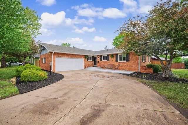 543 Crestwood Rd, Salina, KS 67401