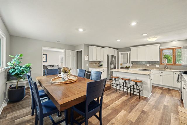 543 Crestwood Rd, Salina, KS 67401