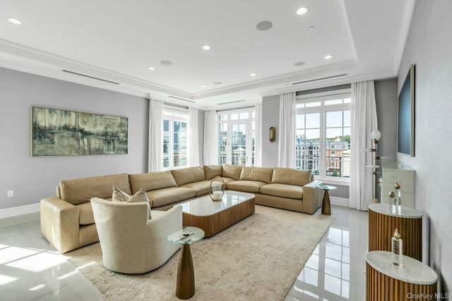 3000 Royal Court 3306 PH, North Hills, NY 11040