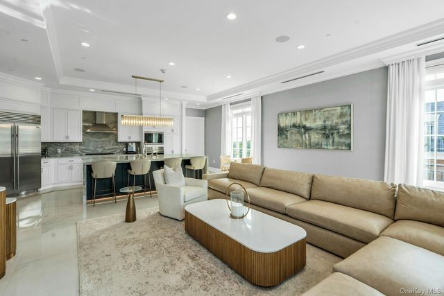 3000 Royal Court 3306 PH, North Hills, NY 11040