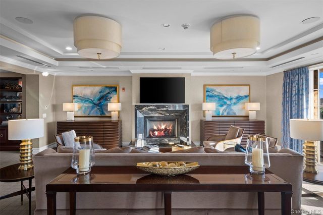 3000 Royal Court 3306 PH, North Hills, NY 11040