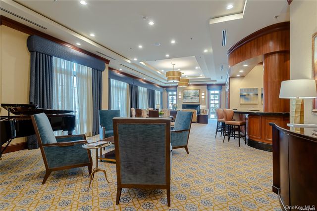 3000 Royal Court 3306 PH, North Hills, NY 11040