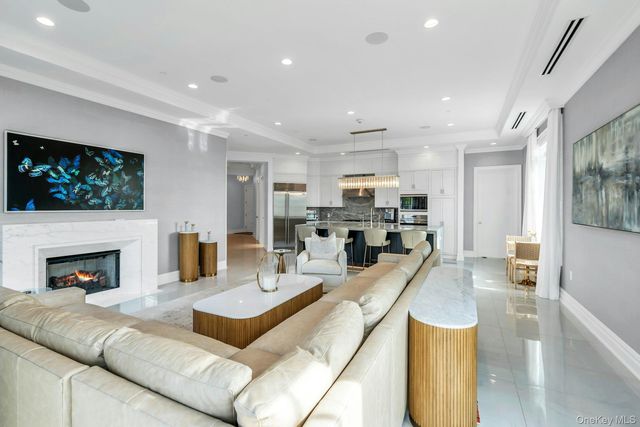 3000 Royal Court 3306 PH, North Hills, NY 11040