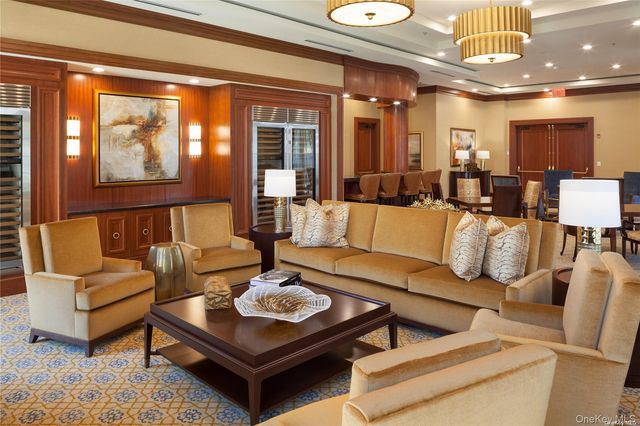 3000 Royal Court 3306 PH, North Hills, NY 11040